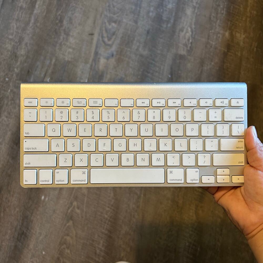 Apple Keyboard bluetooth Tested Model A1314 - Picture 2 of 7